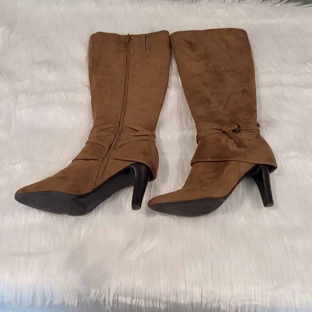 CUTE Suede boots! - Picture 2 of 12